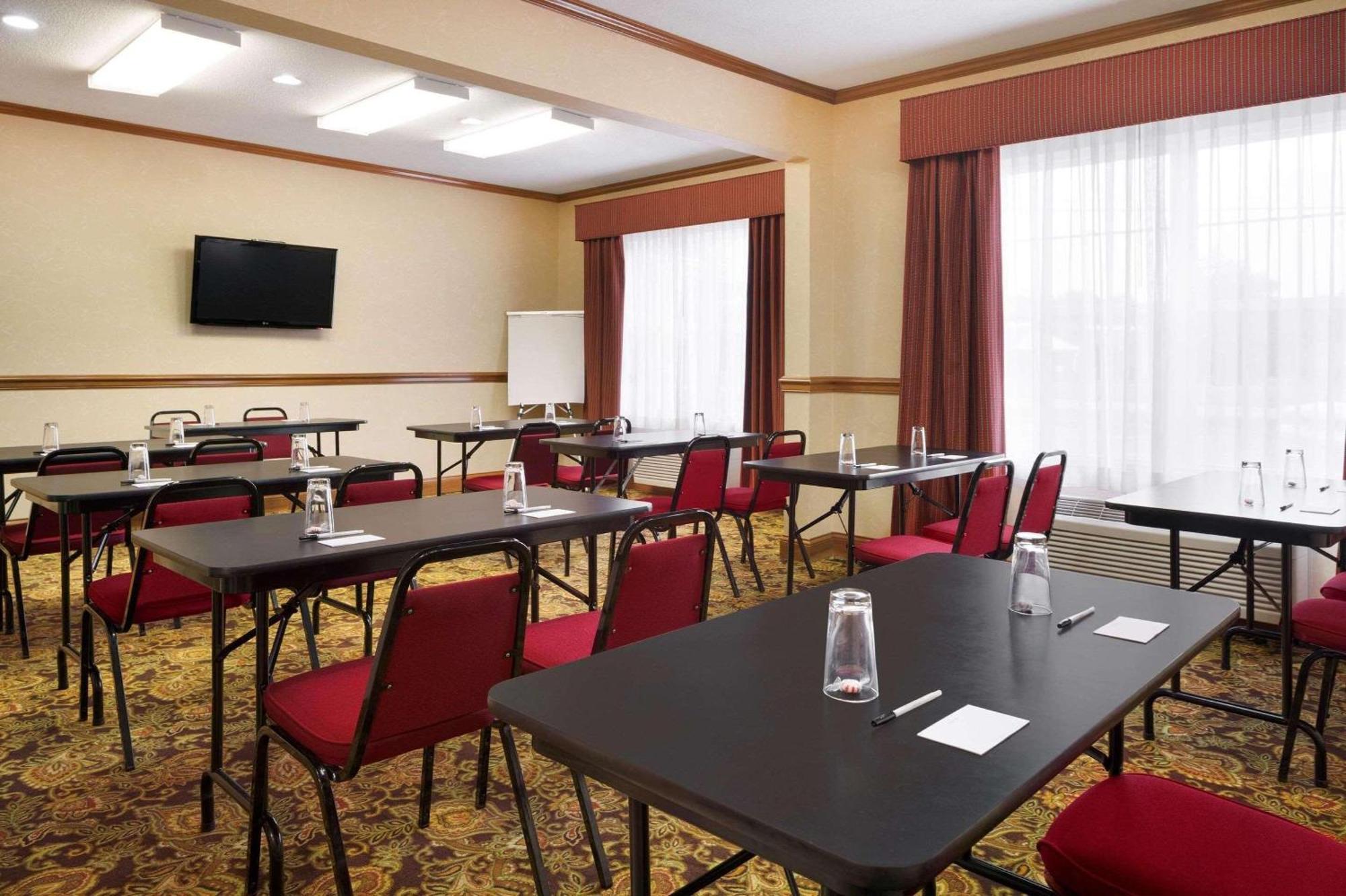 Country Inn & Suites By Radisson, Macedonia, Oh Exterior photo